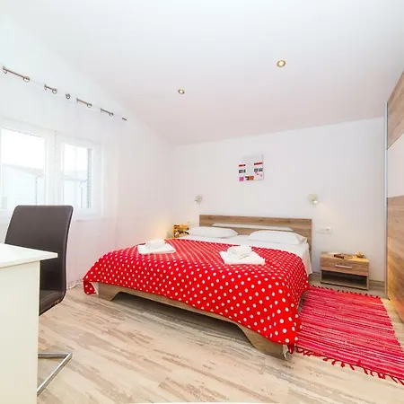 Vrkljan Apartamento Podstrana
