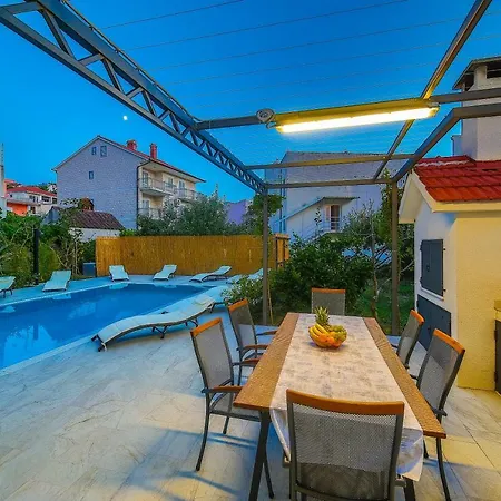 Vrkljan Apartamento *