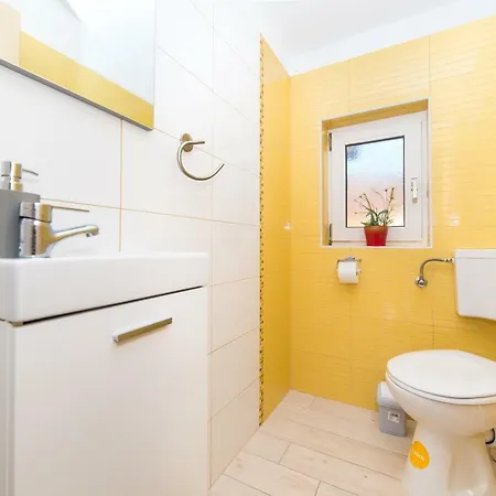 Apartamento Vrkljan Podstrana