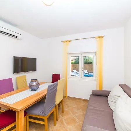 Apartamento Vrkljan Podstrana